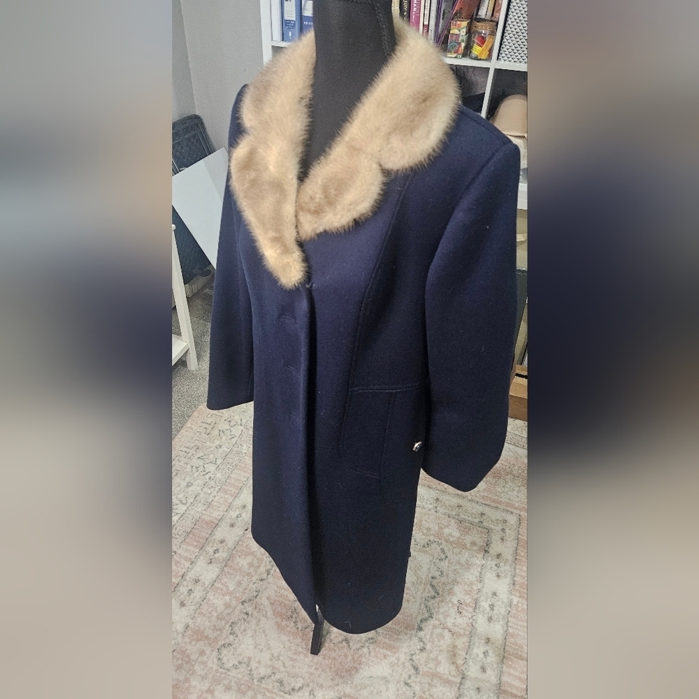 Vintage Navy Wool Coat with Fur Collar – by Sixth Sense –Made in Germany - Picture 12 of 16